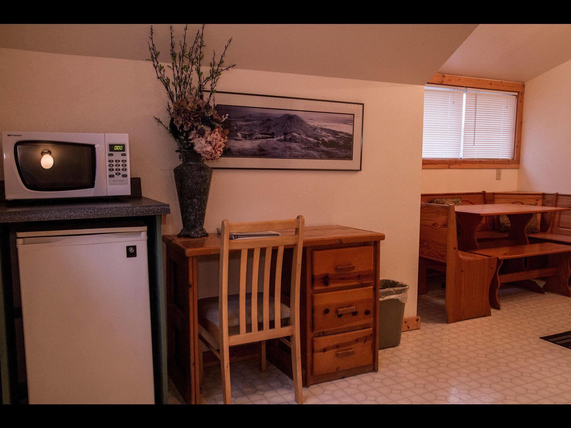 Whittaker'S Motel & Historic Bunkhouse Ashford Esterno foto