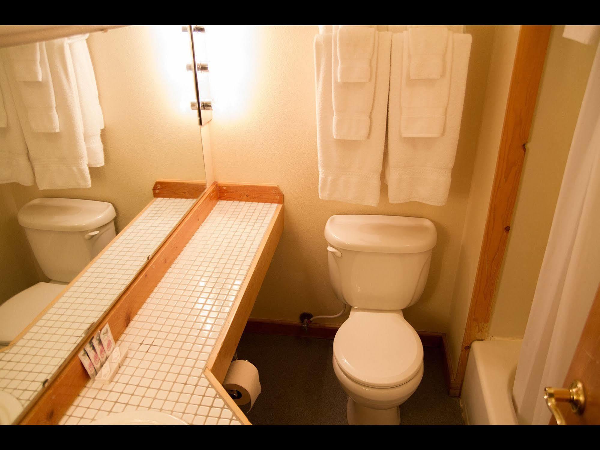 Whittaker'S Motel & Historic Bunkhouse Ashford Esterno foto