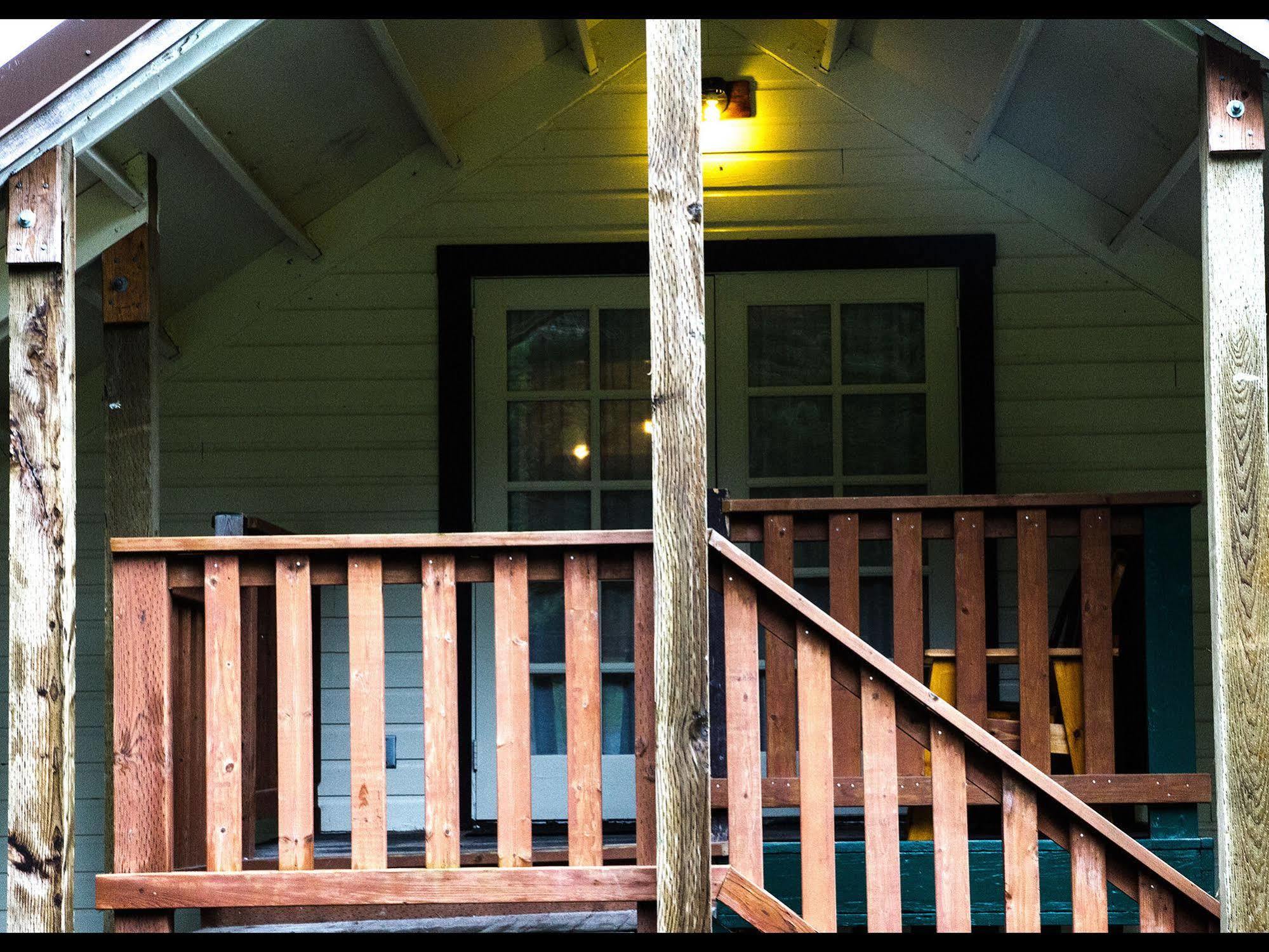 Whittaker'S Motel & Historic Bunkhouse Ashford Esterno foto